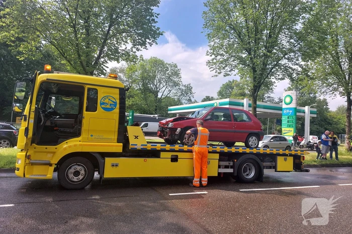 Flinke schade na botsing tussen auto's