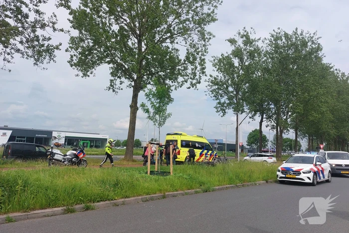 Overstekende scooterrijder aangereden