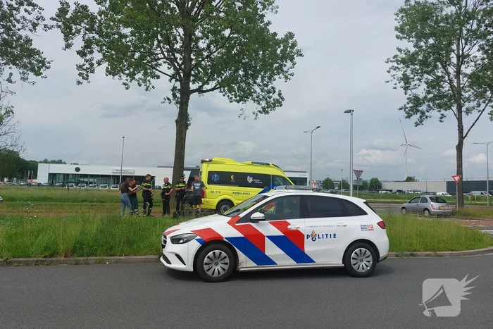 Overstekende scooterrijder aangereden