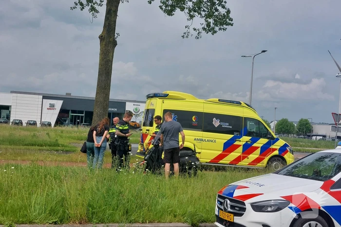 Overstekende scooterrijder aangereden