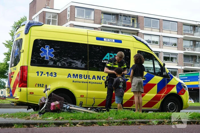 Kind op loopfiets aangereden door automobilist