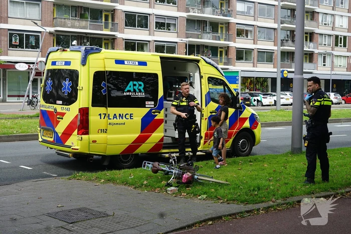 Kind op loopfiets aangereden door automobilist