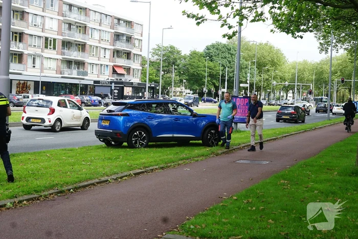 Kind op loopfiets aangereden door automobilist