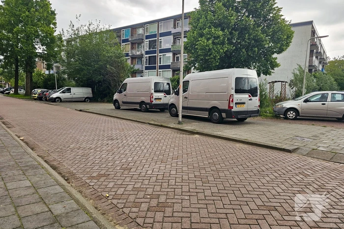 Politie aanwezig na aantreffen van overleden persoon in woning