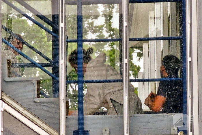 Politie aanwezig na aantreffen van overleden persoon in woning