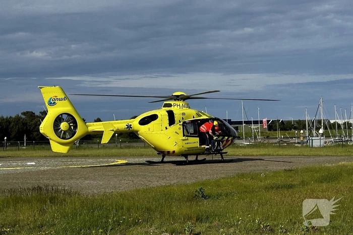 Traumahelikopter landt ter ondersteuning bij de huisartsenpraktijk