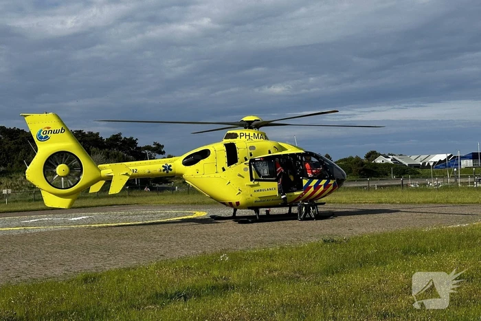 Traumahelikopter landt ter ondersteuning bij de huisartsenpraktijk