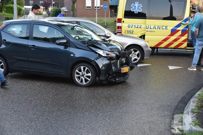 Flinke schade bij ongeval op kruising