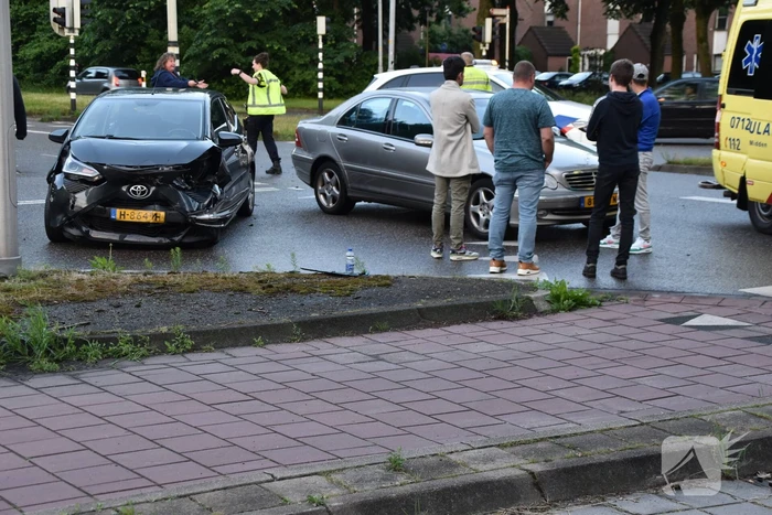 Flinke schade bij ongeval op kruising