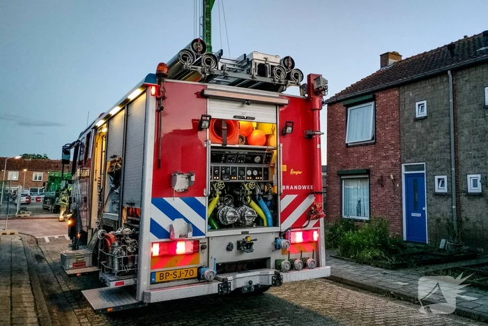 Brandweer spoelt riool door na vreemde lucht