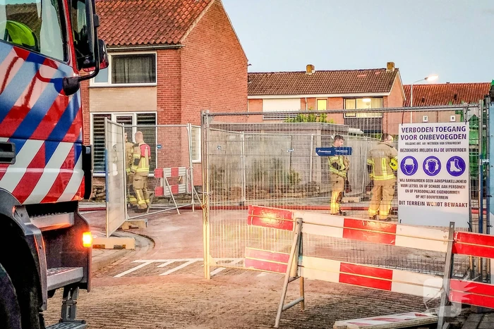 Brandweer spoelt riool door na vreemde lucht