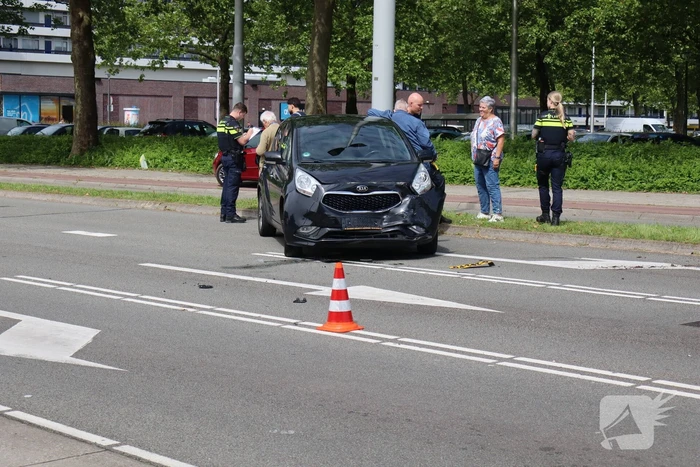 Frontale botsing nadat auto's elkaar raken