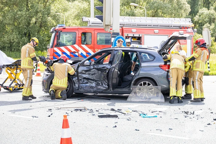 Gewonde bij aanrijding op kruising bij afrit
