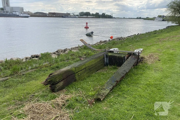 Tanker ramt steiger, steiger volledig verwoest