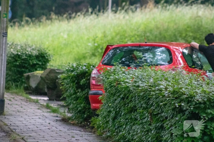 Veel schade bij enkelzijdige aanrijding