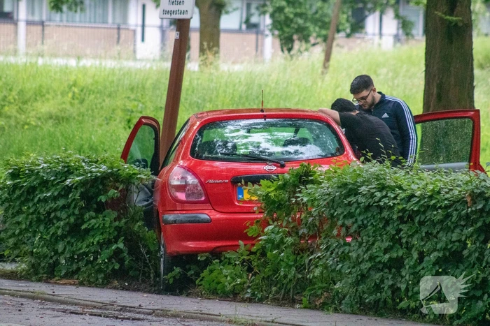 Veel schade bij enkelzijdige aanrijding