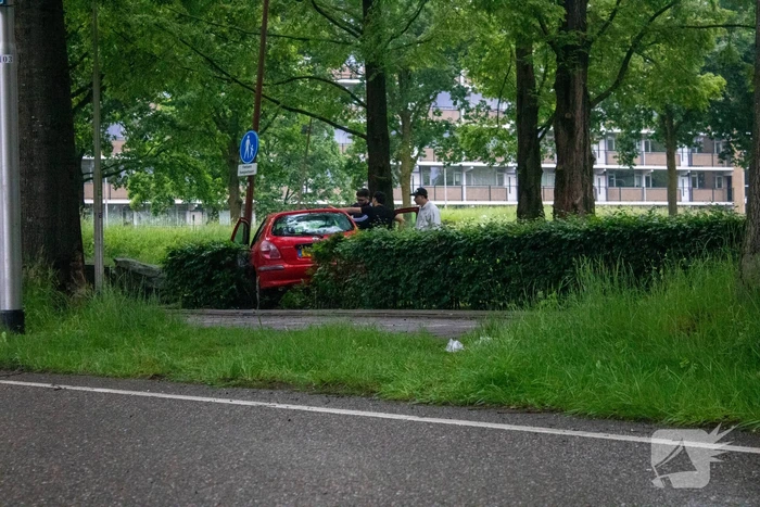 Veel schade bij enkelzijdige aanrijding