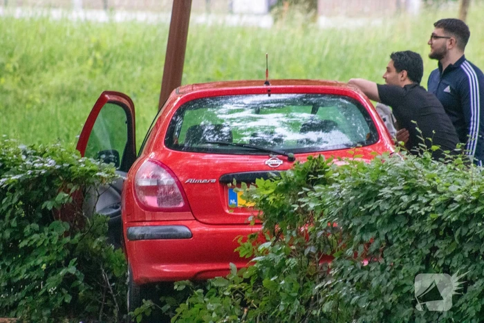 Veel schade bij enkelzijdige aanrijding