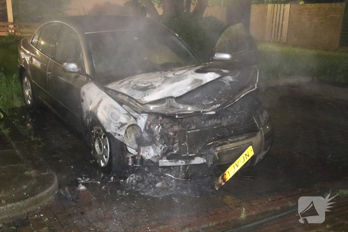Voertuig beschadigd bij brand