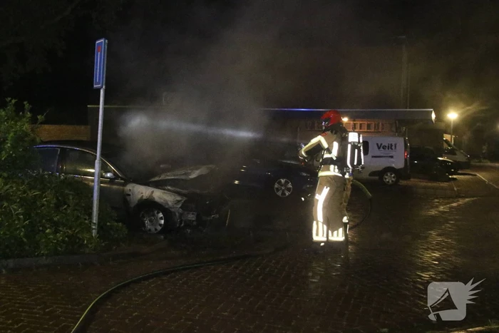 Voertuig beschadigd bij brand