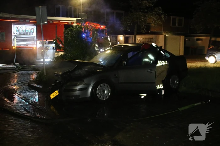 Voertuig beschadigd bij brand