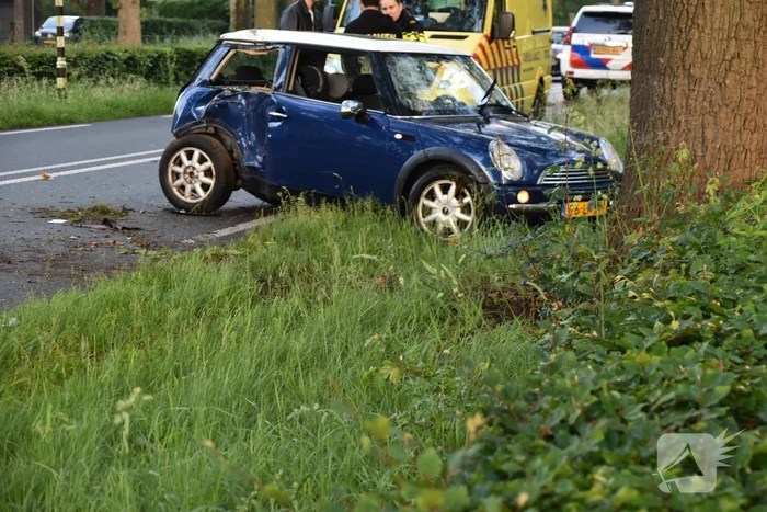 Gewonde bij botsing tussen twee auto's
