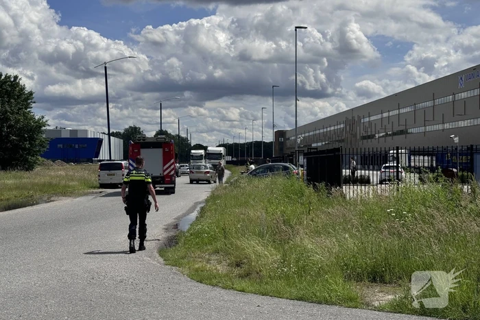 Zonnepanelen op dak van bedrijfspand in brand