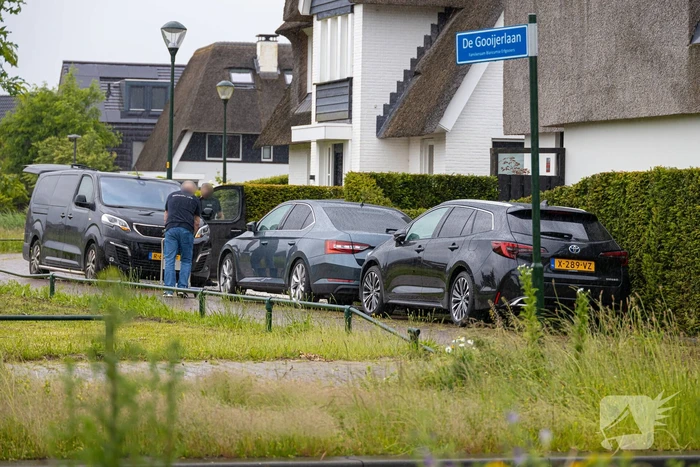 FIOD en SZW vallen woning binnen