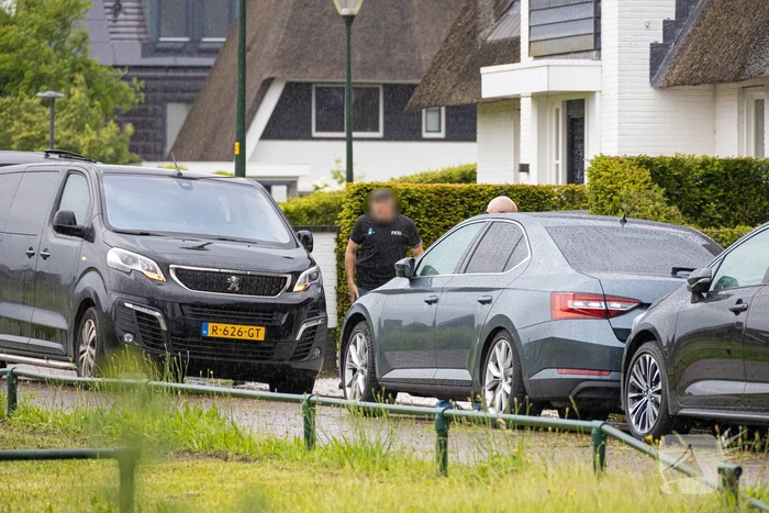 FIOD en SZW vallen woning binnen