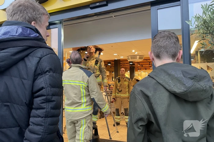 Jumbo ontruimd vanwege brandlucht in airco systeem, blijkt een sigaret te zijn