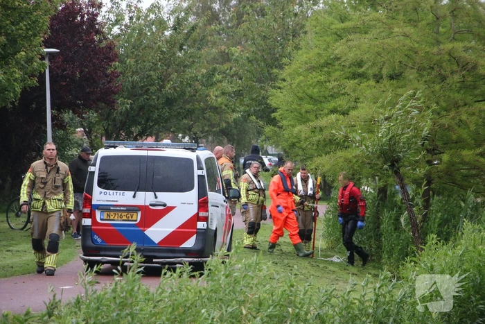Brandweer doorzoekt water na aantreffen kinderfiets
