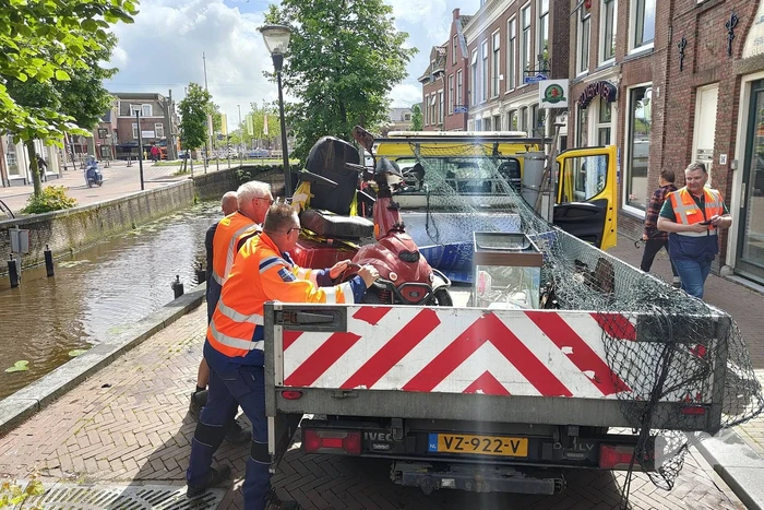 Veel hulpdiensten aanwezig voor scootmobiel in het water