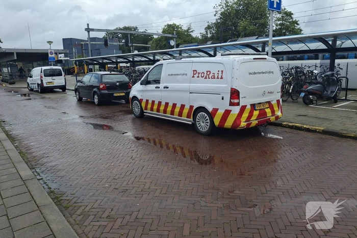Geen treinen op station Barneveld Centrum door losse bovenleiding