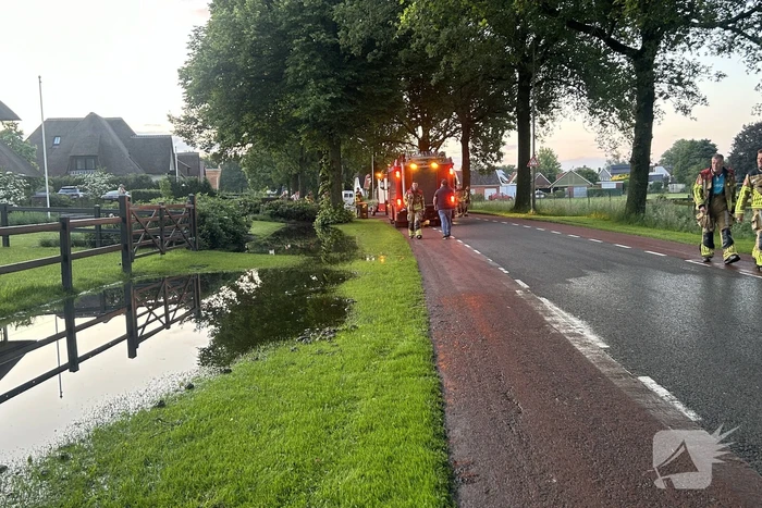 Brandweer pompt overtollig water weg