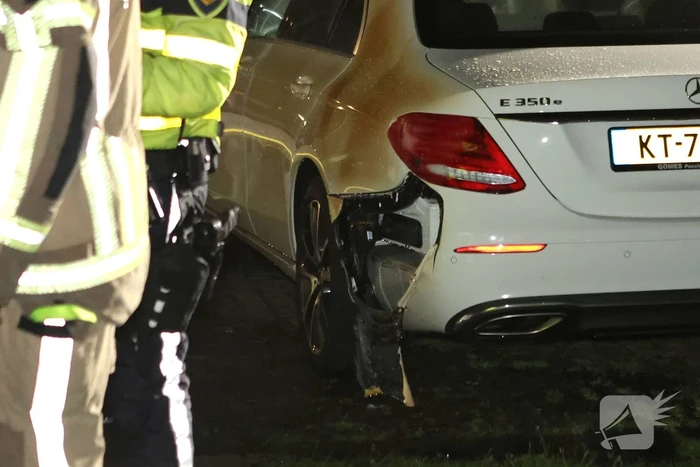 Caravans uitgebrand en auto's beschadigd, politie onderzoekt brandstichting