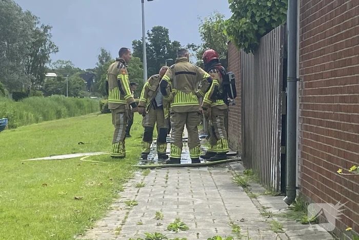 Brand in schuur snel onder controle