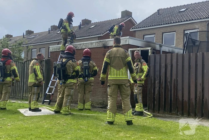 Brand in schuur snel onder controle