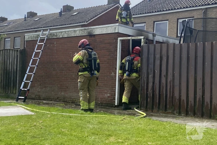 Brand in schuur snel onder controle