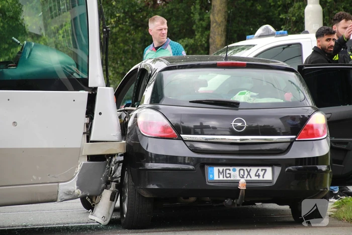 Tram in botsing met personenauto