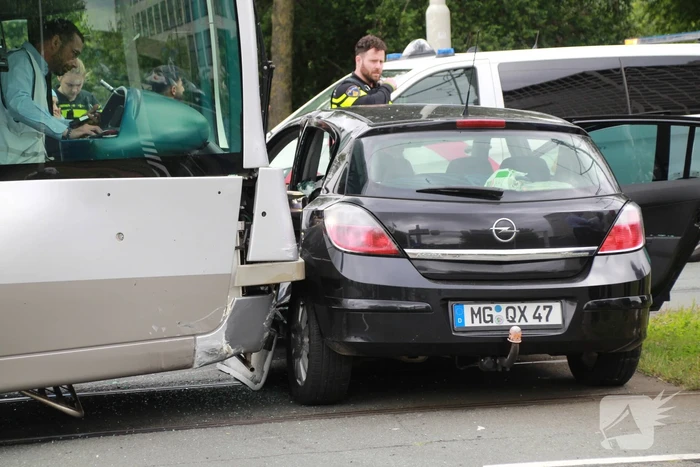 Tram in botsing met personenauto