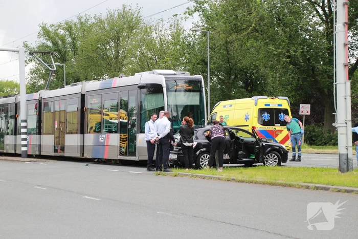 Tram in botsing met personenauto