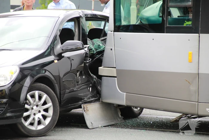 Tram in botsing met personenauto