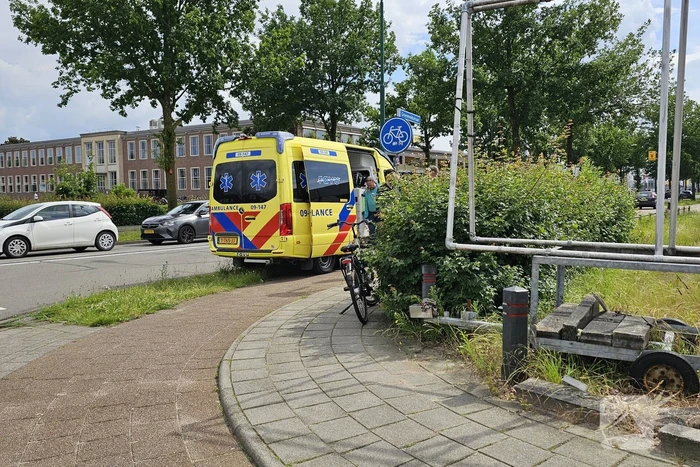 Fietser aangereden door auto
