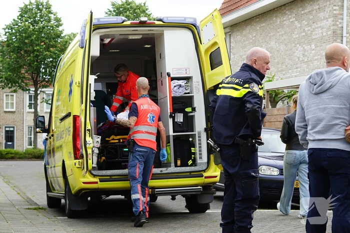 Automobilist rijdt persoon aan op electrische step