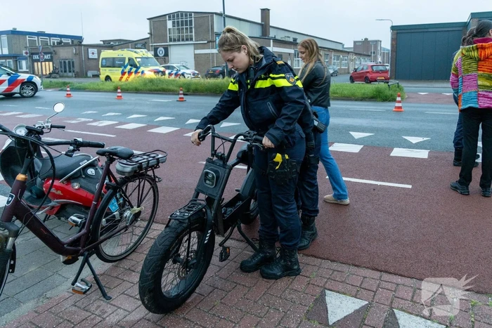 Opzittenden fatbike gewond bij botsing met auto