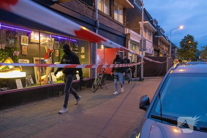 Specialistisch politieteam valt horecazaak binnen