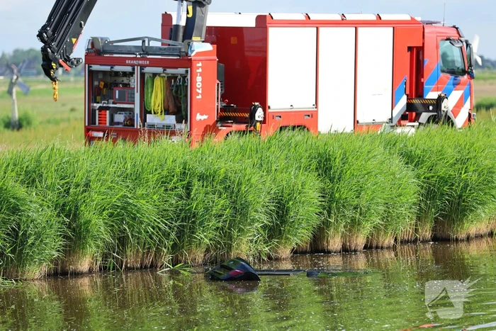 Personenwagen in het water aangetroffen
