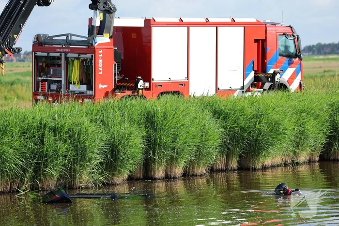 Personenwagen in het water aangetroffen