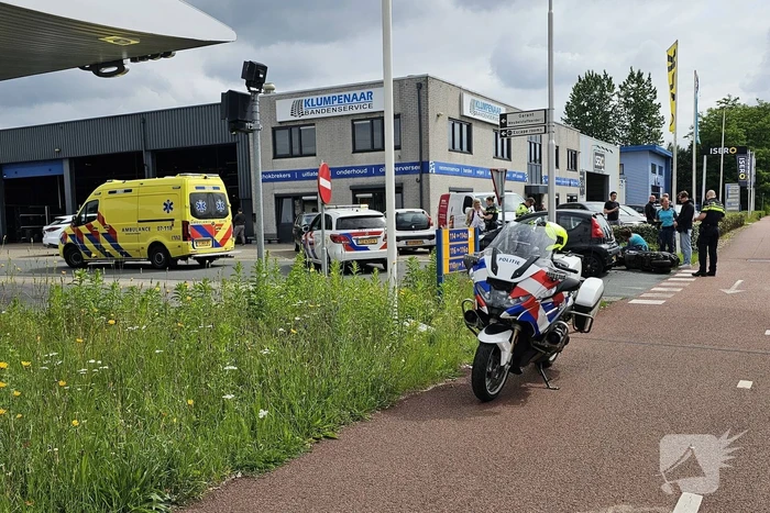 Scooterrijder gewond bij aanrijding met auto