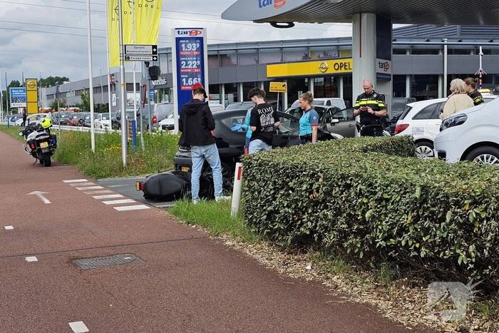 Scooterrijder gewond bij aanrijding met auto
